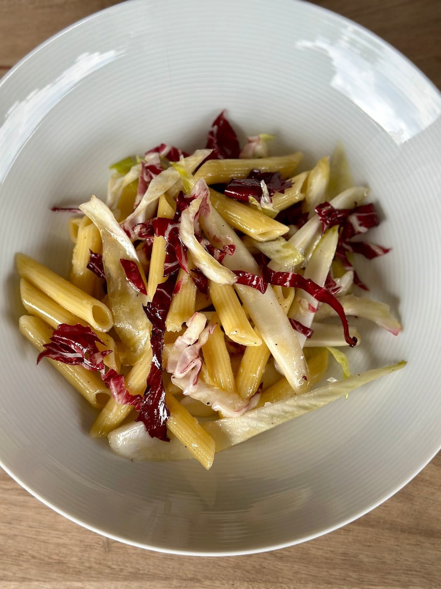 Ensalada de Radicchio, endivias y pasta