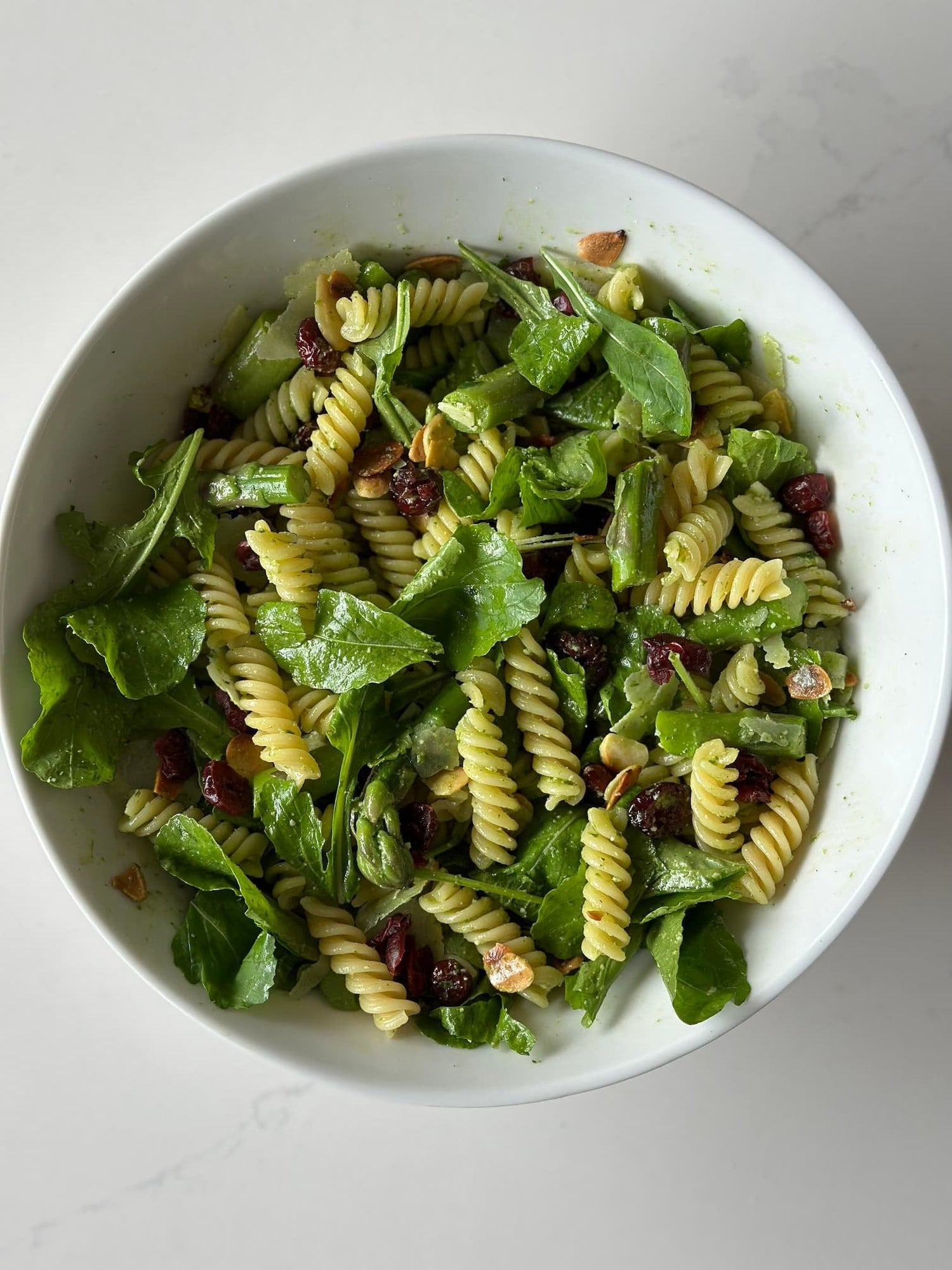 Ensalada verde de rúgula baby y pesto